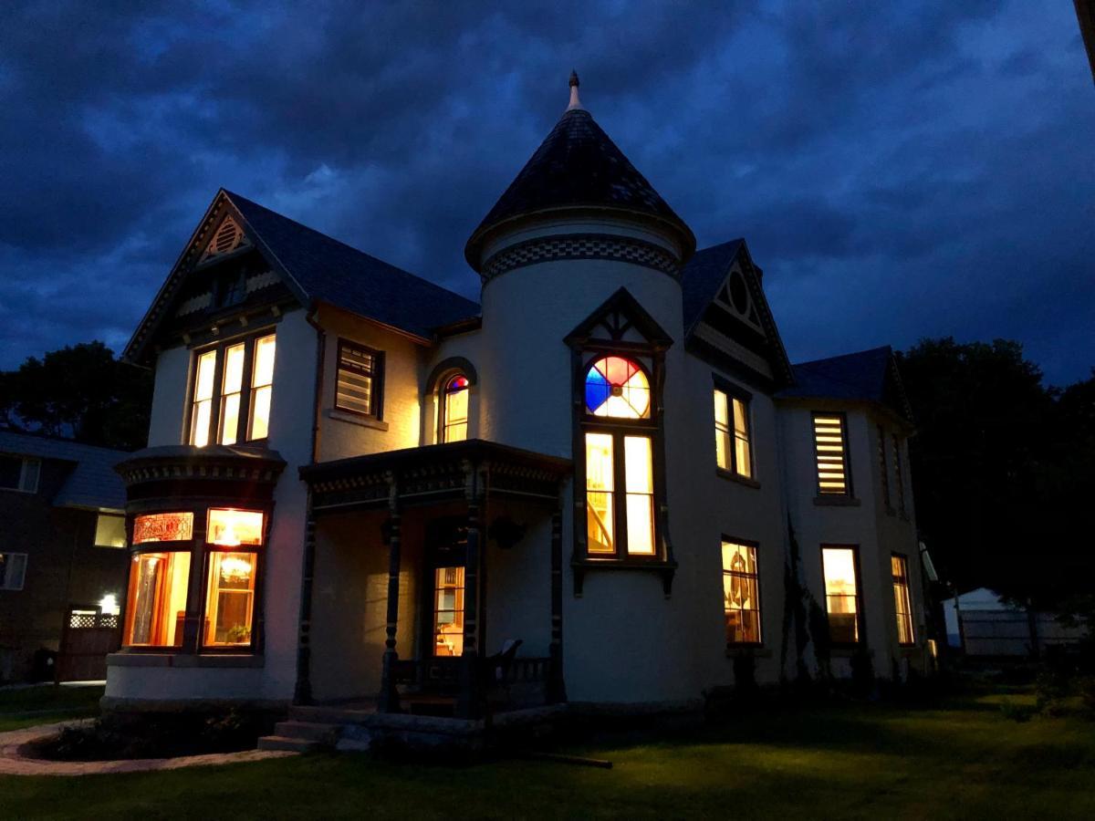 Moulin Rouge House Bed And Breakfast Mankato Exterior photo
